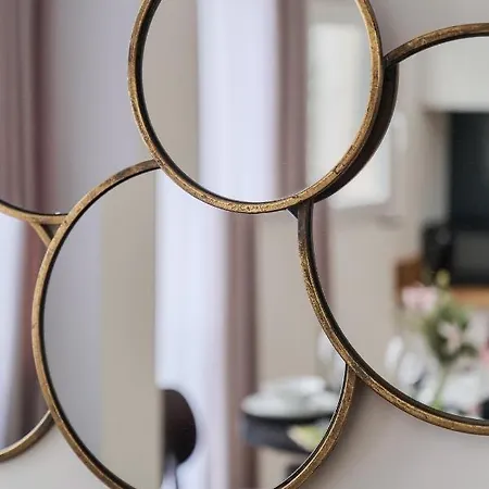 Centre & Main Square By Renters Διαμέρισμα *