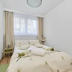 Centre & Main Square By Renters Appartement