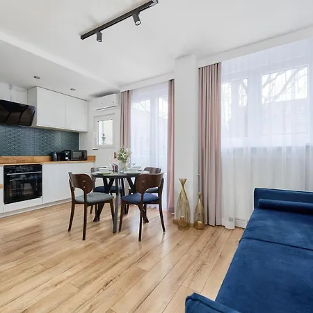 Centre & Main Square By Renters *