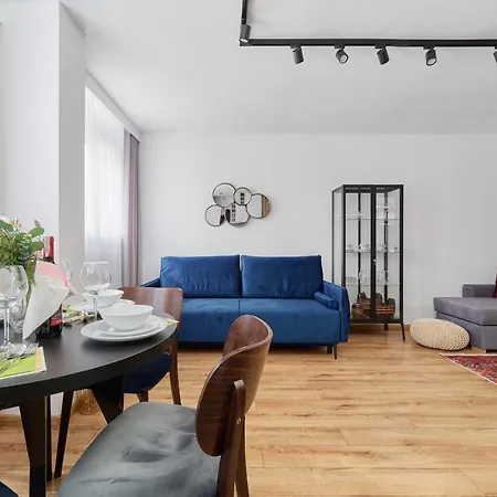 Centre & Main Square By Renters Vratislav