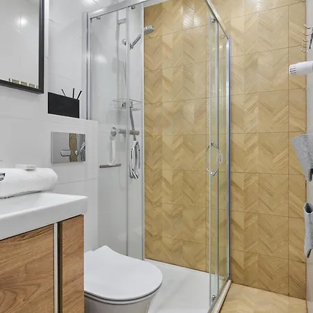 Centre & Main Square By Renters Daire *