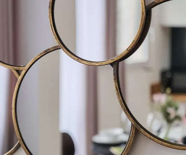 Centre & Main Square By Renters アパート *