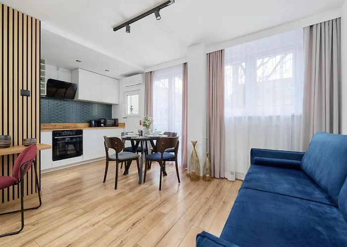 Centre & Main Square By Renters *