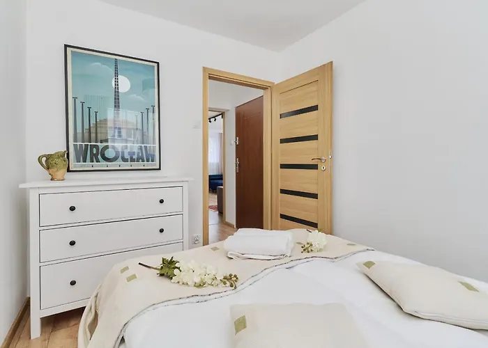 Centre & Main Square By Renters 아파트